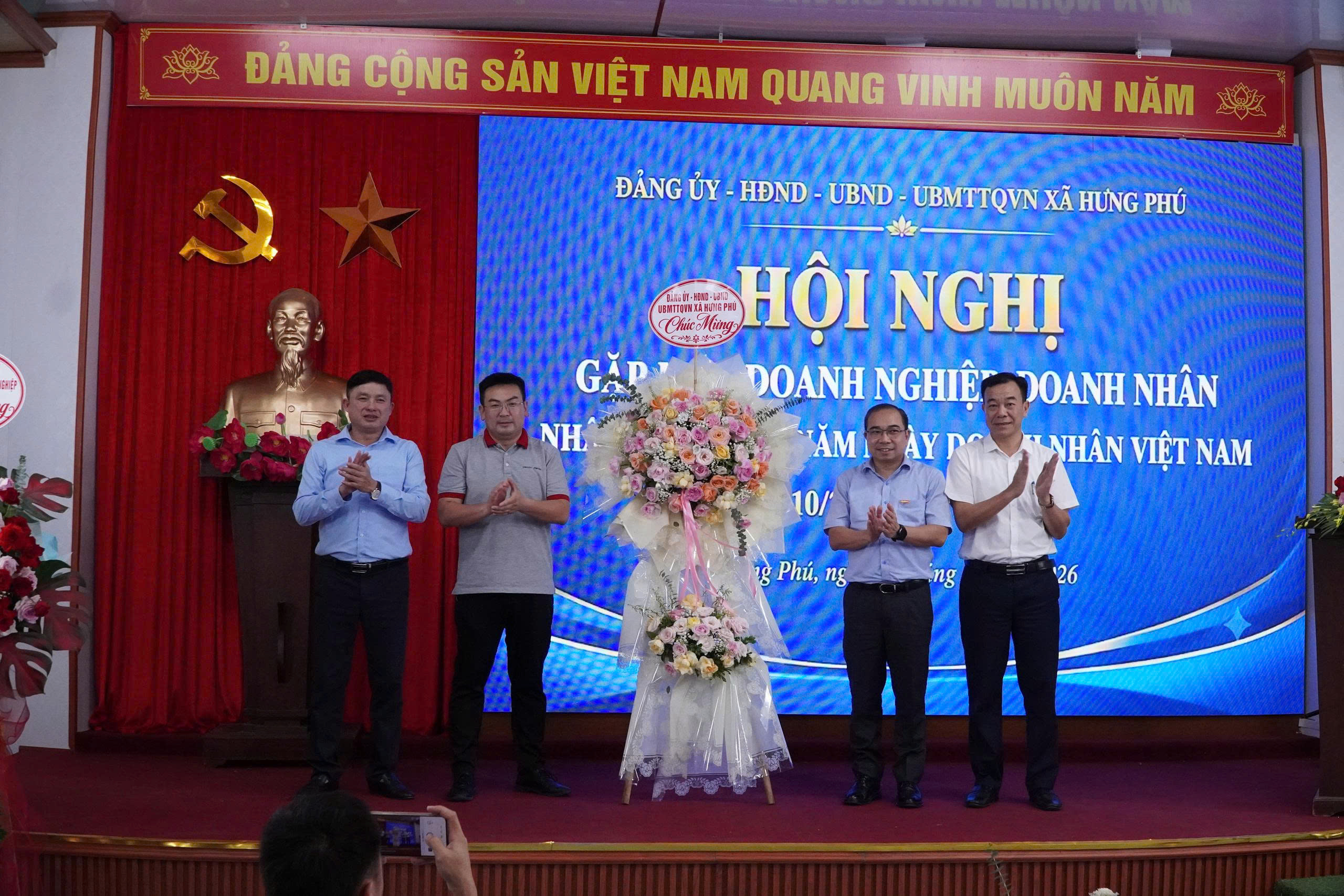 Xã Hưng Phú tổ chức hội nghị gặp mặt doanh nghiệp, doanh nhân nhân ngày Doanh nhân Việt Nam 13/10.